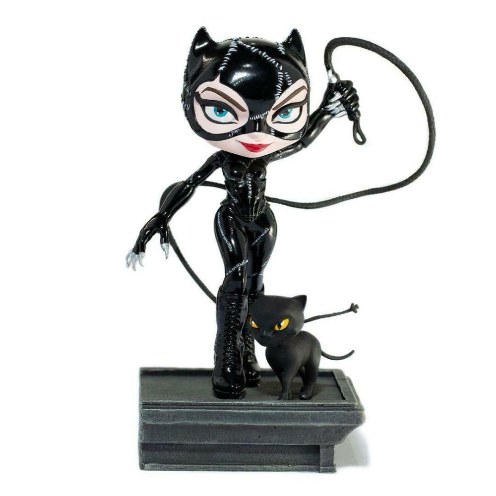 white-vinyl-statue-batwoman